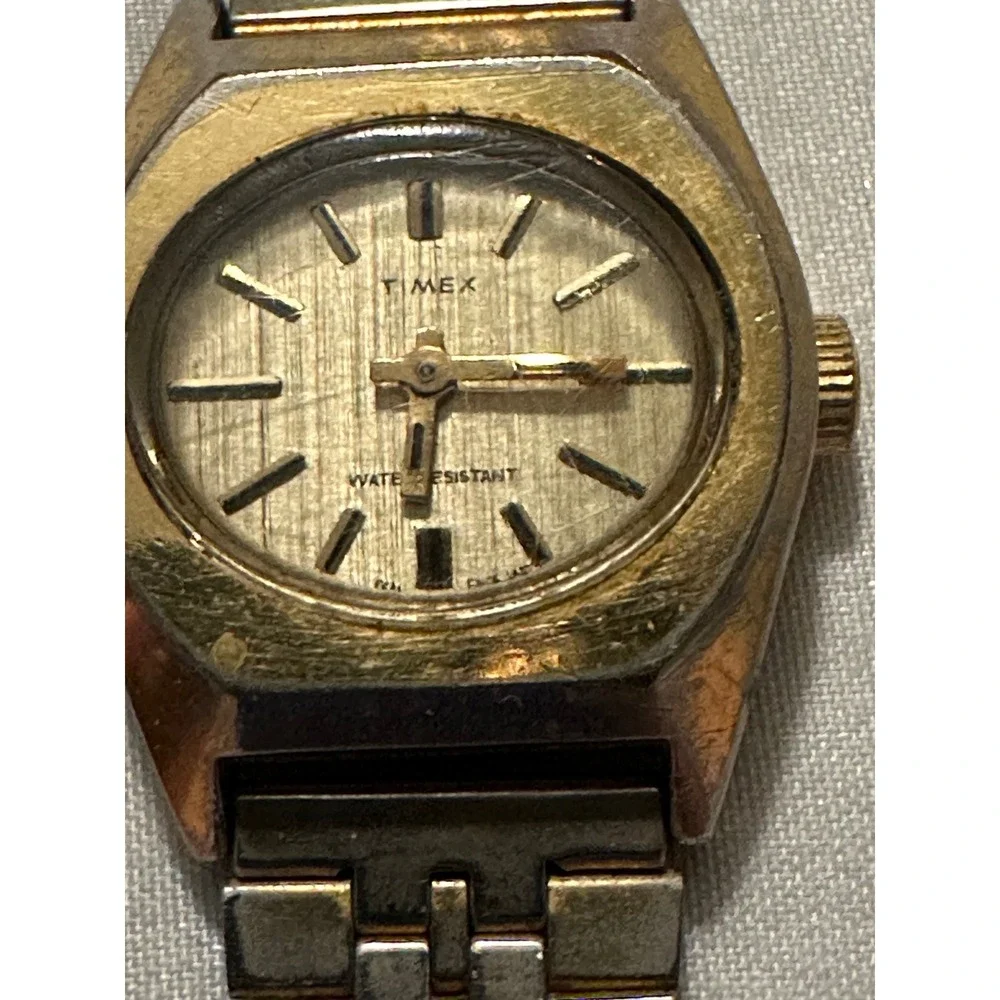 Vintage Timex Women's Watch Gold Tone Water Resistant‎ Analog Wristwatch